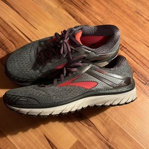 Men’s size 10 wide brooks shoes red and grey only worn twice